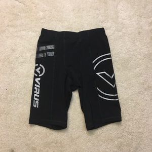 Virus Black Short Compression